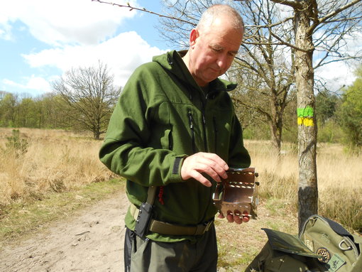 Henk aan het puzzelen