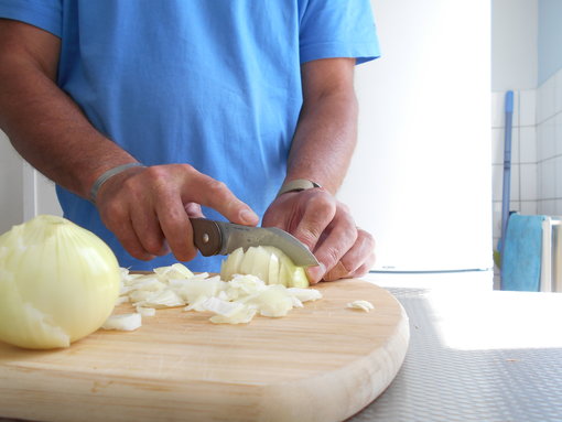 uien snijden voor de spaghetti